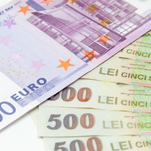 Euro în scădere ușoară pe piața valutară, ROBOR la trei luni constant