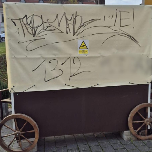 Vandalizarea a mai multor obiecte și trăsuri în Alba Iulia