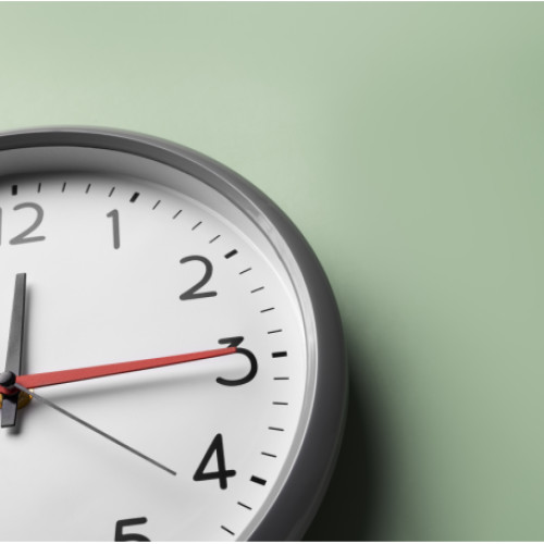 România trece la ora de iarnă în noaptea de sâmbătă spre duminică