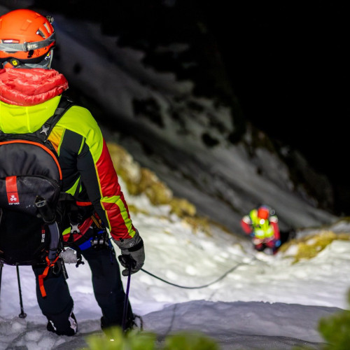 Salvamontiștii din Zărnești au intervenit pentru salvarea a doi turiști pierduți în Masivul Bucegi