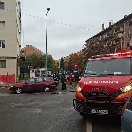 Intervenții ale pompierilor în Satu Mare din cauza vântului puternic