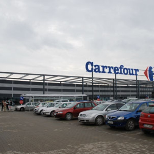 Carrefour își pregătește vânzarea operațiunilor din România