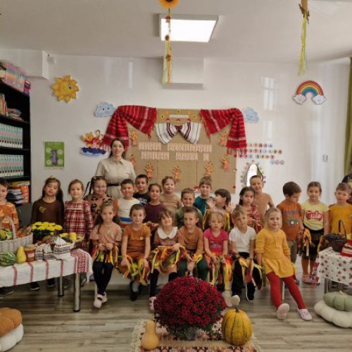Ziua recoltei sărbătorită cu cântece și creații tematice la Grădinița Nr. 33