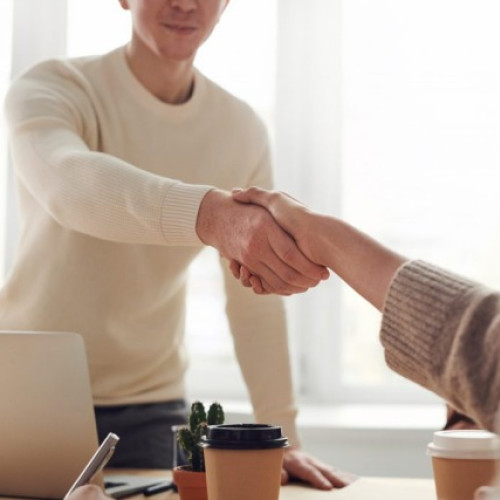 București și alte județe oferă cele mai multe locuri de muncă pentru candidații fără studii superioare