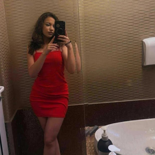 O profesoară din Iași, acuzată de părinți pentru implicare în videoclipuri și relații controversate