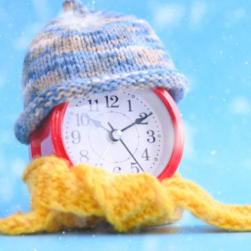 România trece la ora de iarnă 2025 în noaptea de sâmbătă spre duminică