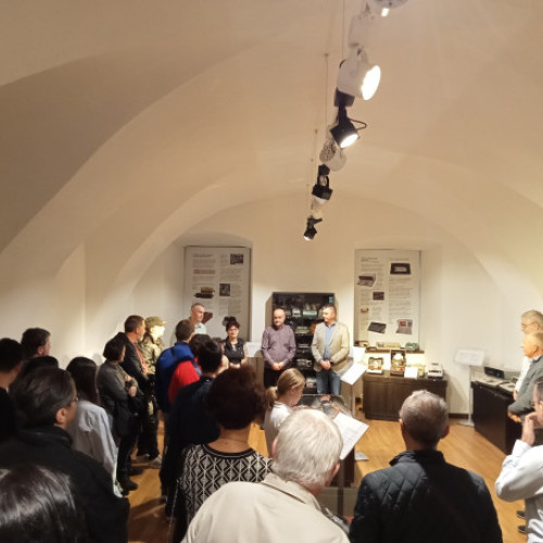 Tur ghidat gratuit la expoziția despre evoluția calculatoarelor la Oradea