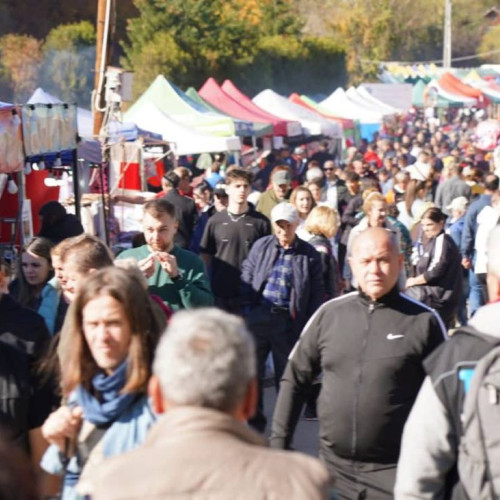 Târgul de Sfântul Dumitru aduce tradiția și bucuria toamnei în Fieni