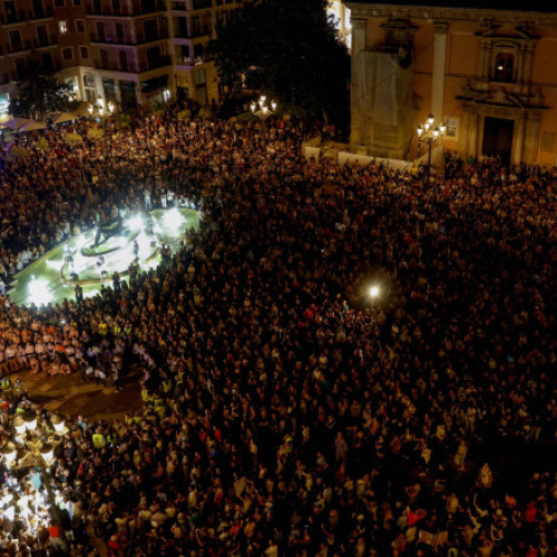 Valencia: peste 50.000 de oameni cer demisia liderului regional după inundațiile mortale