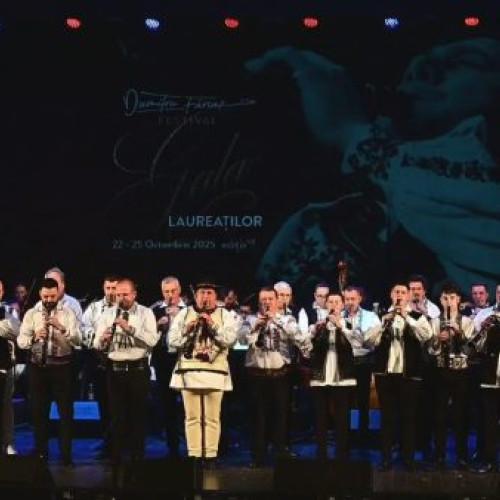 Festivalul „Dumitru Fărcaș” de la Cluj-Napoca a adus la scenă tinere talente folclorice