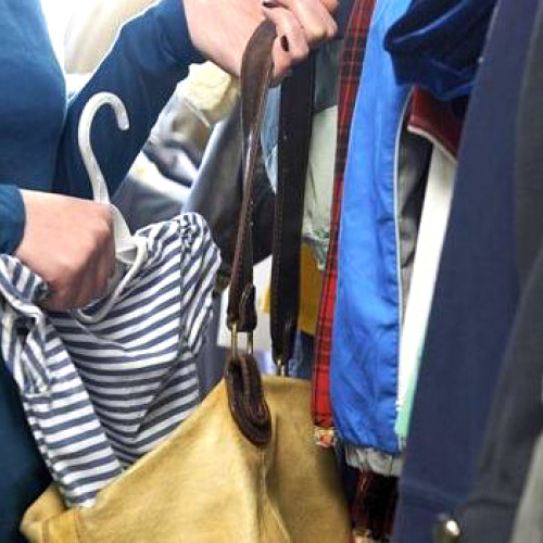 Două femei din Mureș, cercetate pentru tentativă de furt dintr-un centru comercial din Deva