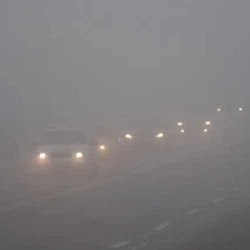 Ceață densă în vestul județului Cluj afectează traficul rutier dimineața aceasta