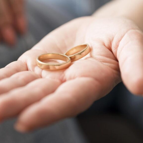 Ministrul Sănătății solicită renunțarea la bijuterii și verighete în secțiile ATI