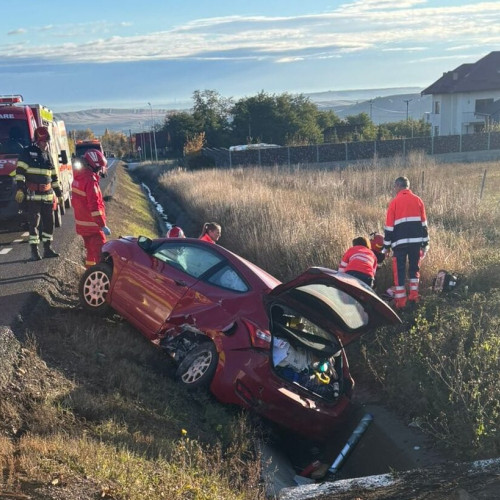 Accident pe DN17: o femeie rănită după răsturnarea unui autoturism în Suceava