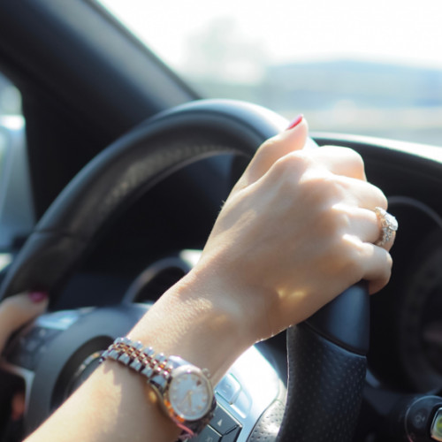 O educatoare din Gorj prinsă beată la volan cu alcoolemie aproape comatoasă