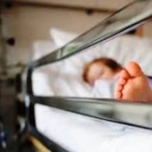 O fetiță de 2 ani din Cluj, cu pneumonie, ignorată la centrul medical de permanență