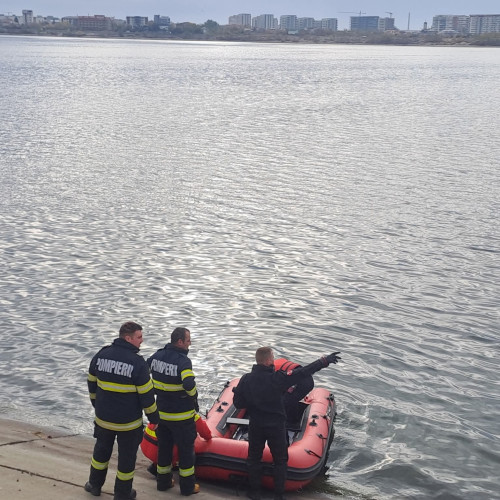 Intervenție la Lacul Morii după ce un înotător a alarmat trecătorii