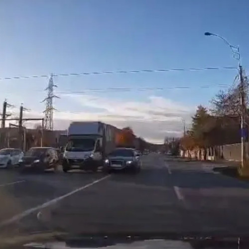 Un șofer din Cluj, prins în timp ce depășea riscant pe contrasens pe Calea Baciului