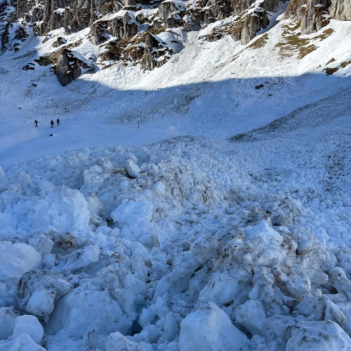 Salvamont Râșnov avertizează asupra pericolului de alunecare în Bucegi