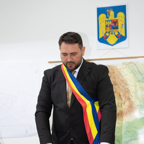 Primarul comunei Căpreni a sărbătorit un an de mandat dedicat comunității