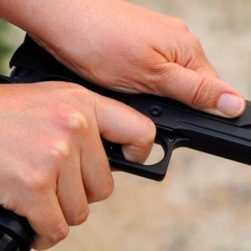 Patru persoane reținute după o bătaie și focuri cu armă airsoft în Sector 6