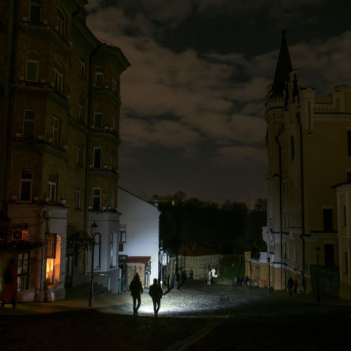 Întreruperi de curent de urgență afectează Kiev și mai multe regiuni din Ucraina