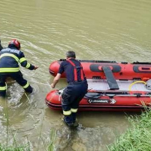 O femeie găsită decedată într-un lac din Câmpulung