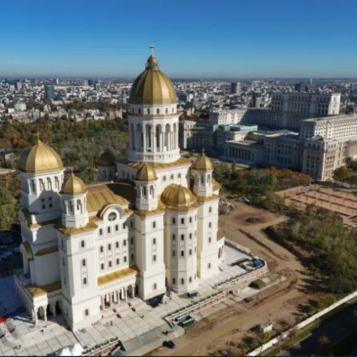 Adrian Papahagi condamnă atacurile politice la inaugurarea Catedralei Naționale