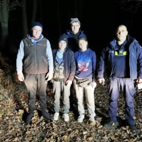 Fată de 13 ani și mama ei salvate după ce s-au rătăcit în pădure în județul Bacău