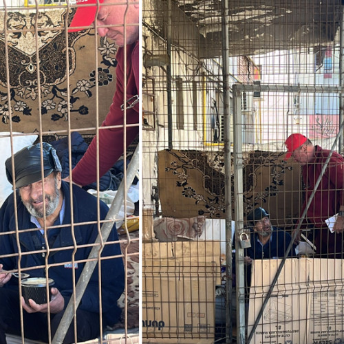 Ioan Tănase își câștigă existența ajutând oamenii străzii în condiții grele