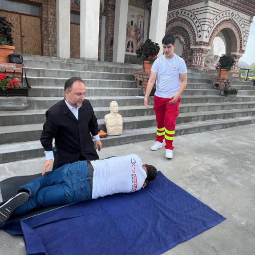 Instruiri gratuite privind utilizarea defibrilatoarelor automate în Baia Mare