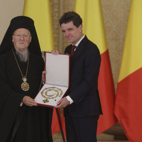 Președintele Nicușor Dan l-a decorat pe Patriarhul Bartolomeu I și Patriarhia Română