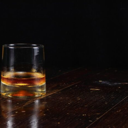 Veniturile din accizele băuturilor spirtoase, în scădere deși acciza a crescut