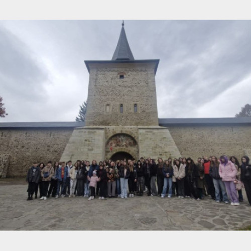 Elevii Liceului de Arte din Oradea au descoperit frumusețile bucovinene în cadrul „Școala Altfel”