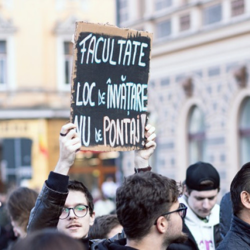 Conflicte între conducerea UNITBV și studenți privind prezența obligatorie la cursuri