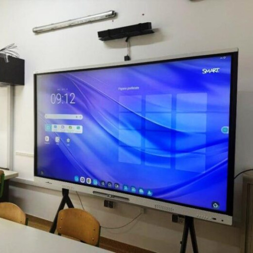 Proiectul Pufești pentru reducerea abandonului școlar și dotarea IT a școlilor continuă