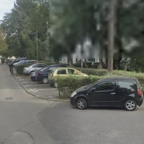Locatarii de pe strada Constantin Brâncuși cer soluții pentru accesul blocat spre parcări