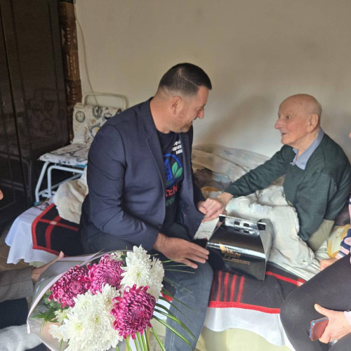 Veteranul Ștefan Stuparu a fost sărbătorit la 102 ani la Moreni