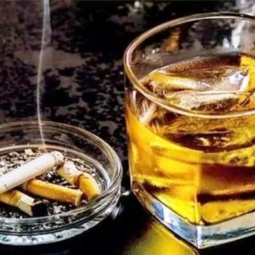 Adolescenții români se confruntă cu dependențe de alcool, țigări electronice și jocuri de noroc