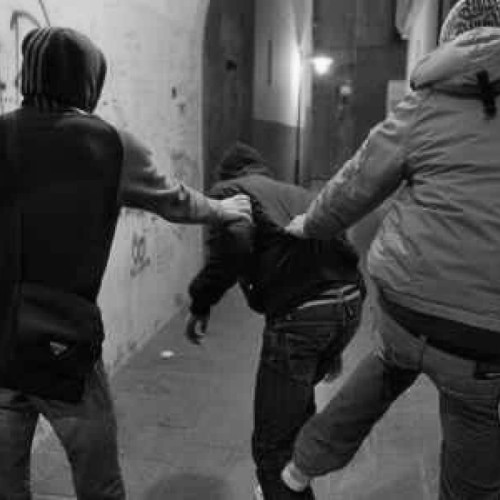 Tânăr reținut după scandal în fața unui bloc din orașul Cugir