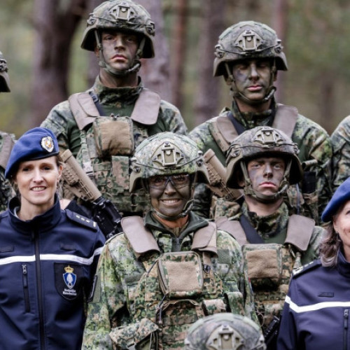 Regina Maxima a Olandei, surprinzătoare în uniformă militară la un centru de instruire