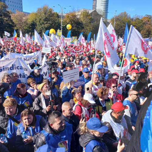 Protest la Piața Victoriei pentru salarii și drepturi ale rezerviștilor militari și polițiștilor