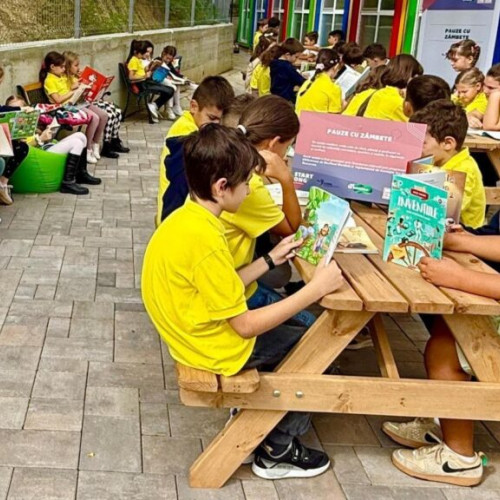 Elevii de la Liceul „Profesor Mihai Dumitriu” beneficiază de un nou spațiu de recreere în aer liber