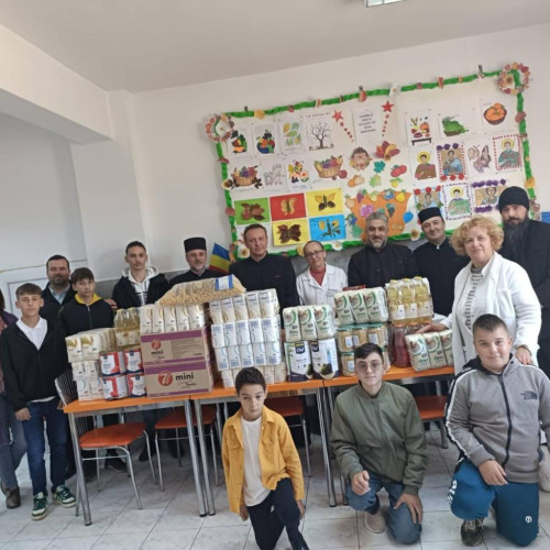 Preoți și tineri din Dâmbovița oferă sprijin social la Bucșani