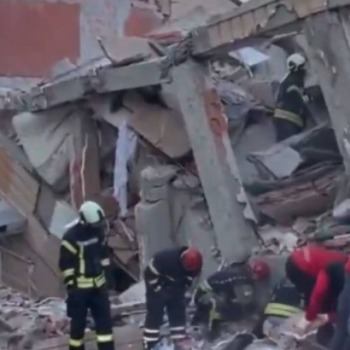 Doi morți după prăbușirea unei clădiri în zona Gebze din Turcia