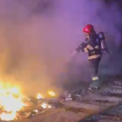 Incendiu la deșeuri în Alba Iulia, pompierii au intervenit prompt