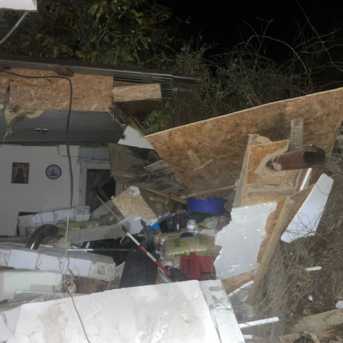 Un bărbat rănit și șase persoane evacuate după prăbușirea malului în Tulcea