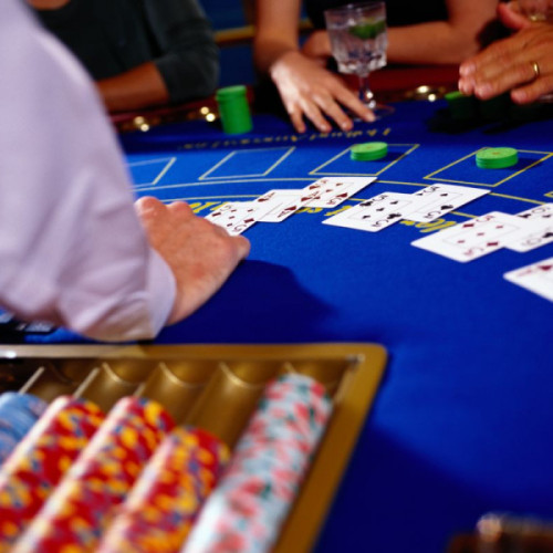 Strategia de bază crește șansele la blackjack, dar nu garantează victorii