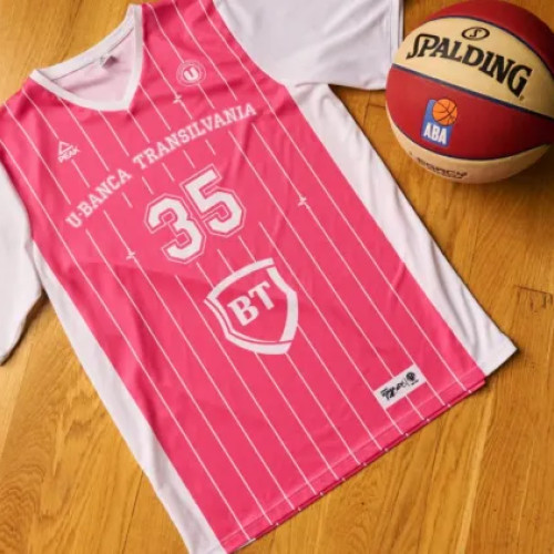 Clujenii de la U-Banca Transilvania susțin campania „Octombrie Roz” pentru femeile bolnave de cancer mamar