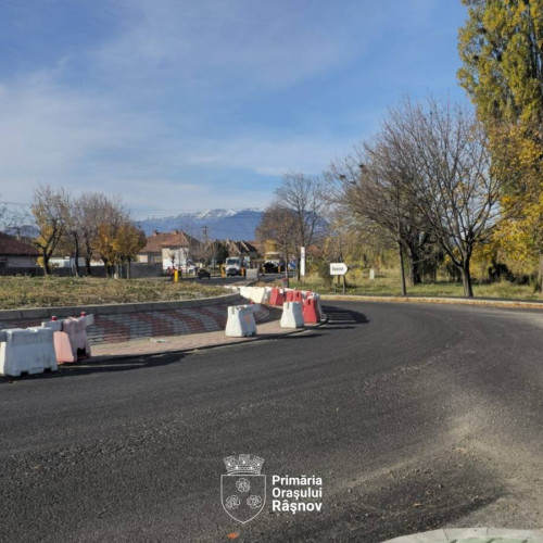 Încep lucrările de asfaltare la intersecția spre Zărnești din Râșnov
